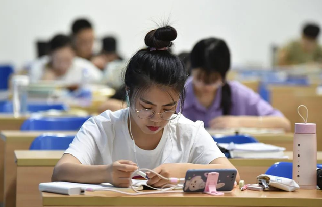 成绩单翻译需要做好哪些工作，翻译成绩单翻译公司怎么收费的？